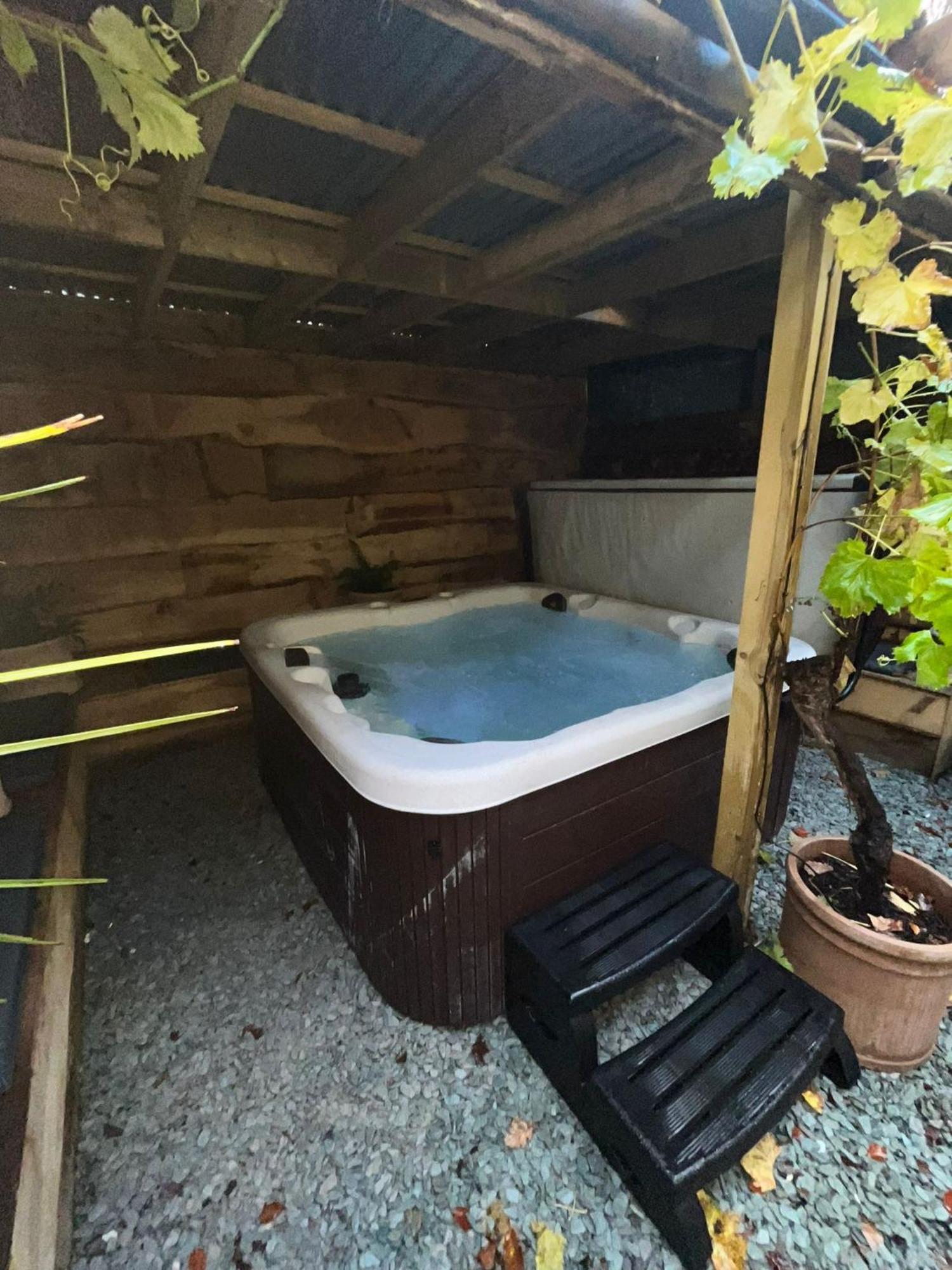 Quirky Retreats - The Hidden Retreat Apartment วินเดอร์เมียร์ ภายนอก รูปภาพ
