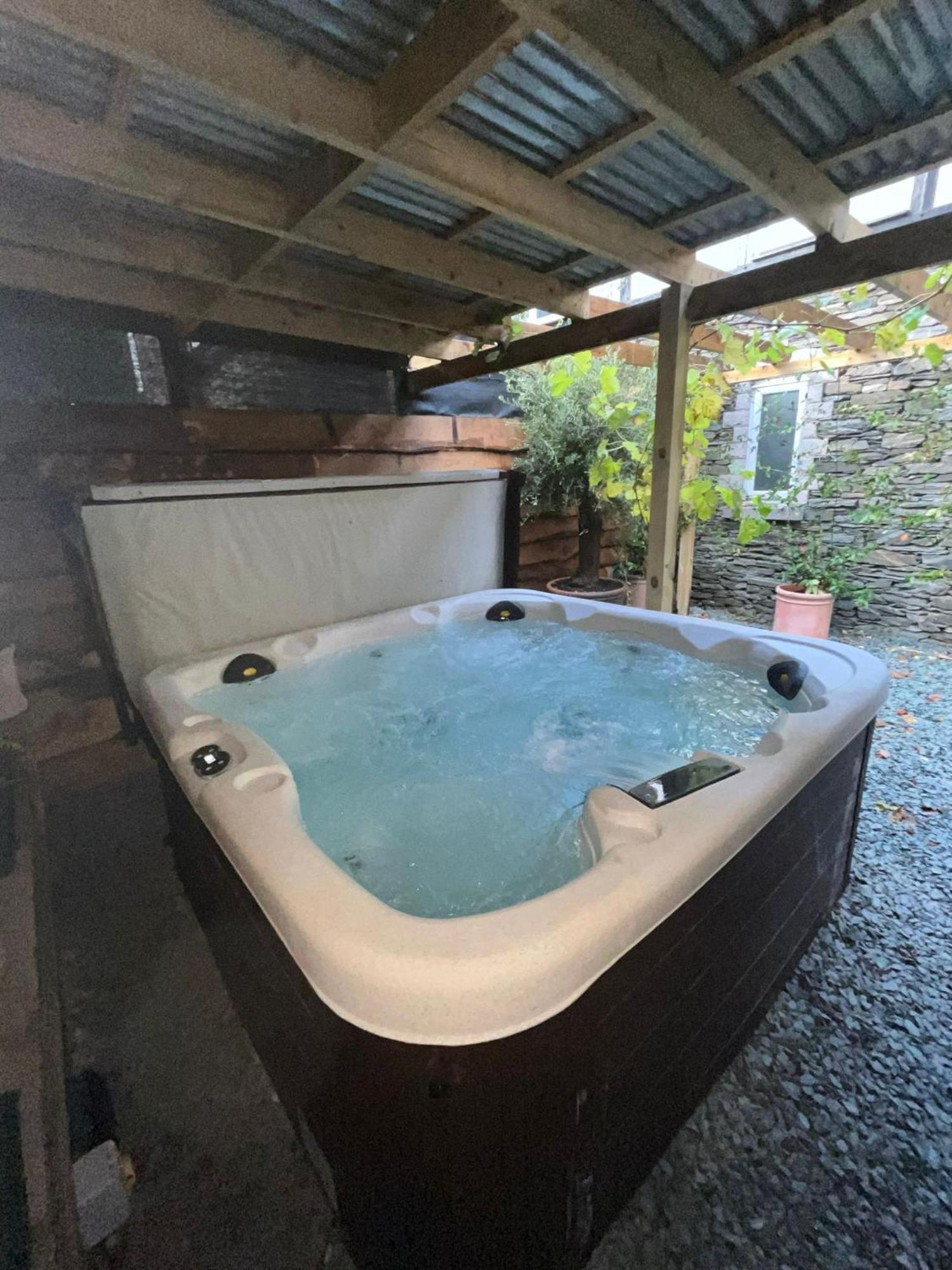 Quirky Retreats - The Hidden Retreat Apartment วินเดอร์เมียร์ ภายนอก รูปภาพ