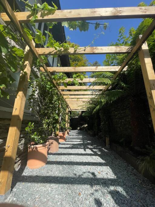 Quirky Retreats - The Hidden Retreat Apartment วินเดอร์เมียร์ ภายนอก รูปภาพ